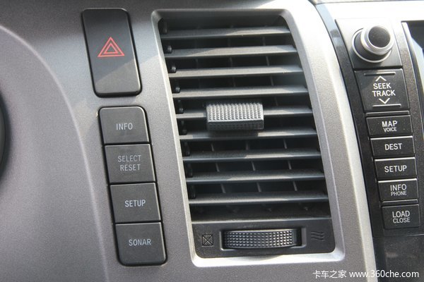 2011款丰田 坦途5700 越野改装版 5.7L汽油 四驱 双排皮卡 驾驶室图（13/21）