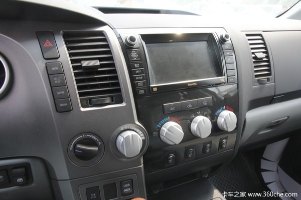2011款丰田 坦途5700 越野改装版 5.7L汽油 四驱 双排皮卡 驾驶室图（11/21）
