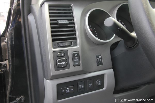 2011款丰田 坦途5700 越野改装版 5.7L汽油 四驱 双排皮卡 驾驶室图（9/21）