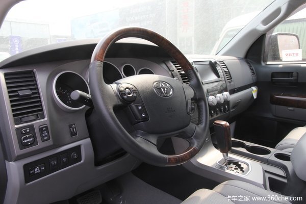 2011款丰田 坦途5700 越野改装版 5.7L汽油 四驱 双排皮卡 驾驶室图（4/21）