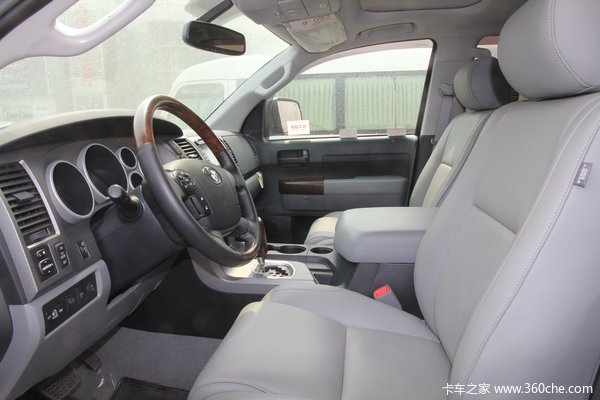 2011款丰田 坦途5700 越野改装版 5.7L汽油 四驱 双排皮卡 驾驶室图（3/21）