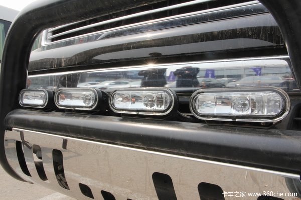 2011款丰田 坦途5700 越野改装版 5.7L汽油 四驱 双排皮卡 外观图（35/50）