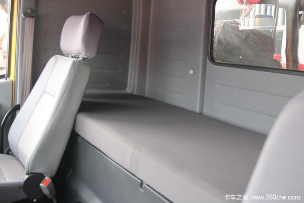 红岩 新金刚重卡 340马力 8X4 自卸车(上菲红)(CQ3314HTG366)驾驶室图（31/33）