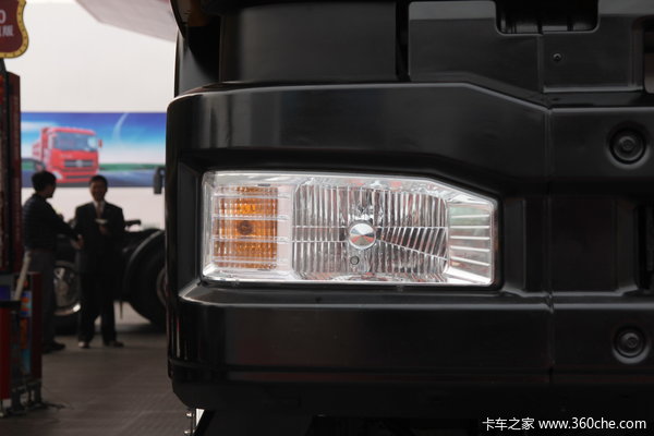 红岩 新金刚重卡 340马力 8X4 自卸车(上菲红)(CQ3314HTG366)外观图（20/22）