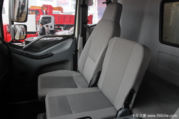 解放 J6L中卡 140马力 4X2 厢式载货车(新道依茨)(CA1160P62K1L4E4)驾驶室图（32/33）