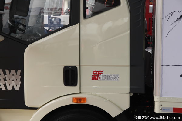解放 J6L中卡 140马力 4X2 厢式载货车(新道依茨)(CA1160P62K1L4E4)外观图（21/25）