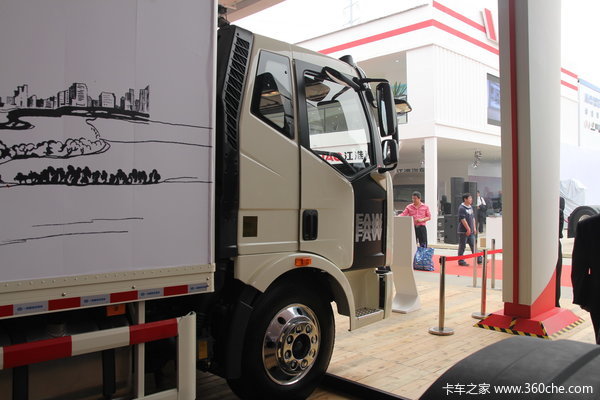 解放 J6L中卡 140马力 4X2 厢式载货车(新道依茨)(CA1160P62K1L4E4)外观图（5/25）