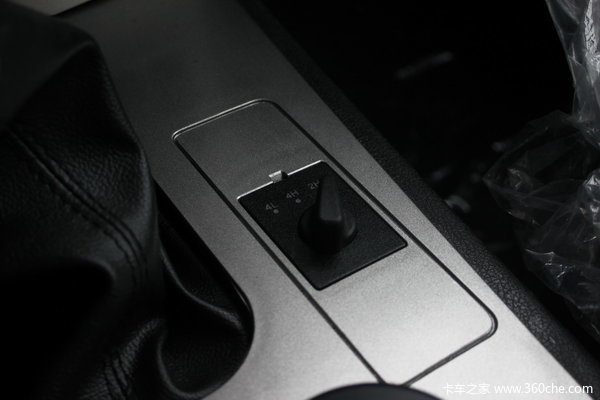 2013款北汽 锐铃 豪华版 2.5L柴油 四驱 双排皮卡驾驶室图（13/25）