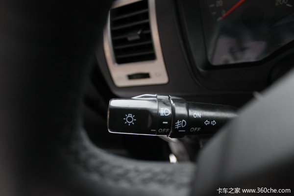 2013款北汽 锐铃 豪华版 2.5L柴油 四驱 双排皮卡驾驶室图（10/25）