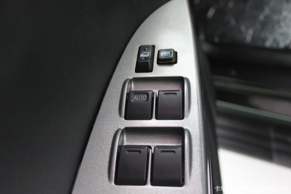 2013款北汽 锐铃 豪华版 2.5L柴油 四驱 双排皮卡驾驶室图（2/25）