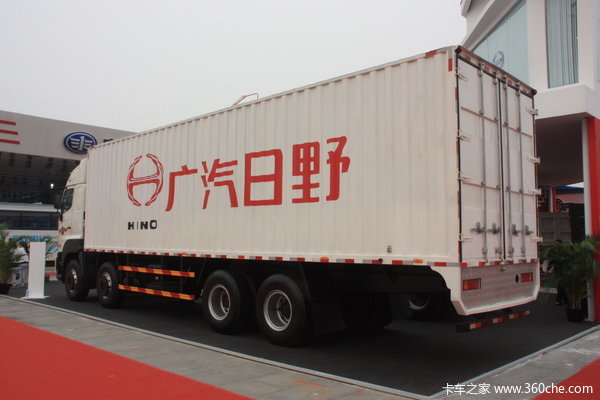 广汽日野 700系列重卡 380马力 8X4 厢式载货车(YC5310XXYFY2PY)外观图（4/17）