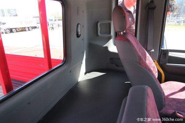 江淮  格尔发K3系列中卡 130马力 4X2 栏板载货车(HFC1121K3R1ZT)(亮剑者II中卡)驾驶室图（30/38）