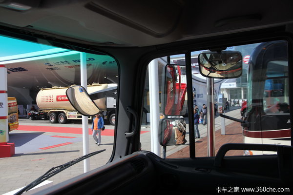 江淮  格尔发K3系列中卡 130马力 4X2 栏板载货车(HFC1121K3R1ZT)(亮剑者II中卡)驾驶室图（14/38）