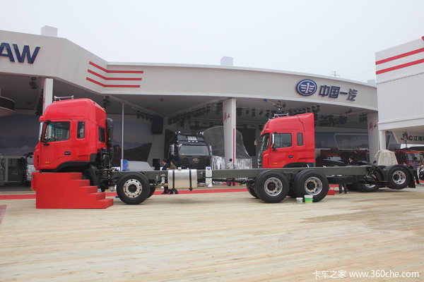 江淮 格尔发K3系列重卡 270马力 8X4 载货车(底盘)(HFC1311P2K4H45F)外观图（9/31）