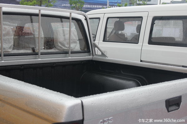 2011款郑州日产 东风锐骐 豪华型 3.0L柴油 双排皮卡外观图（17/50）