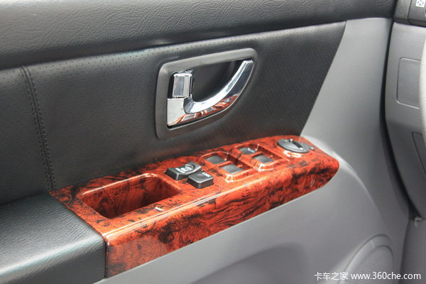 2012款黄海 大柴神 至尊版 豪华型 2.4L汽油 双排皮卡驾驶室图（19/20）
