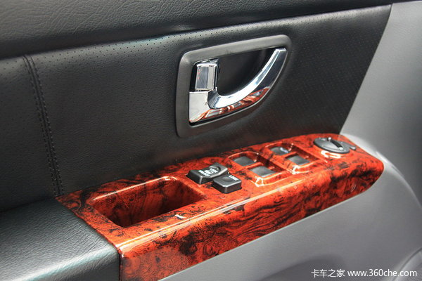2012款黄海 大柴神 至尊版 豪华型 2.4L汽油 双排皮卡驾驶室图（16/20）