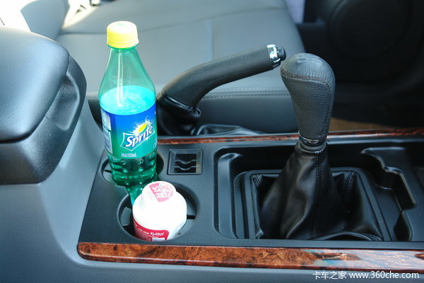 2012款黄海 大柴神 至尊版 豪华型 2.4L汽油 双排皮卡驾驶室图（10/20）