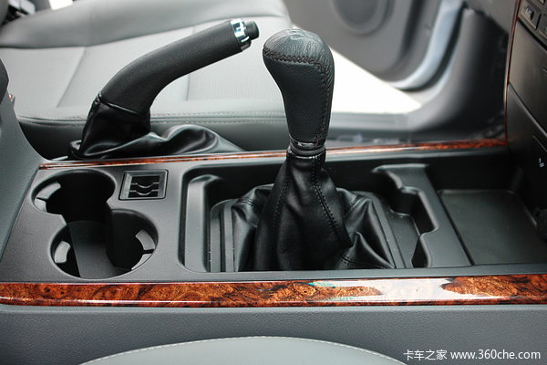 2012款黄海 大柴神 至尊版 豪华型 2.4L汽油 双排皮卡驾驶室图（9/20）