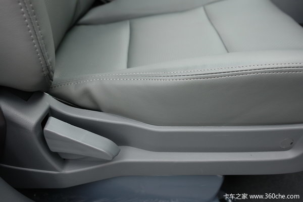 2012款黄海 大柴神 至尊版 豪华型 2.4L汽油 双排皮卡驾驶室图（3/20）