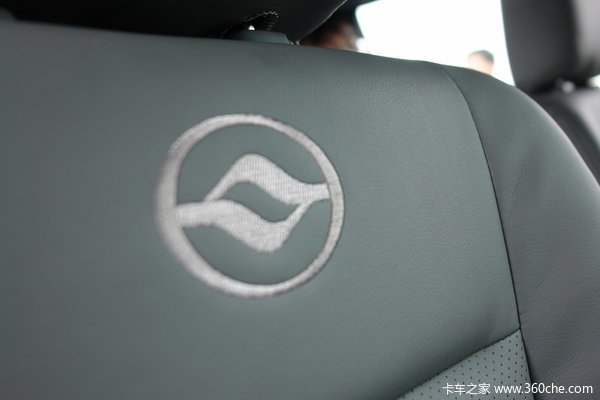 2012款黄海 大柴神 至尊版 豪华型 2.4L汽油 双排皮卡驾驶室图（2/20）