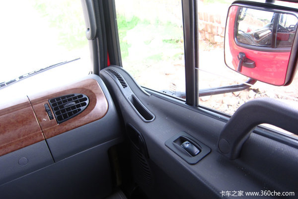 江淮 格尔发K3系列重卡 180马力 4X2 厢式载货车(HFC5162XXYK2R1HT)驾驶室图（3/6）