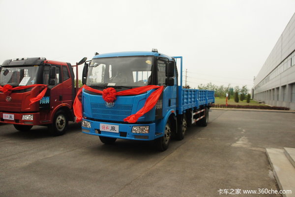 解放 J6L中卡 220马力 6X2 栏板载货车(CA1250P62K1L5T3E)外观图（2/13）